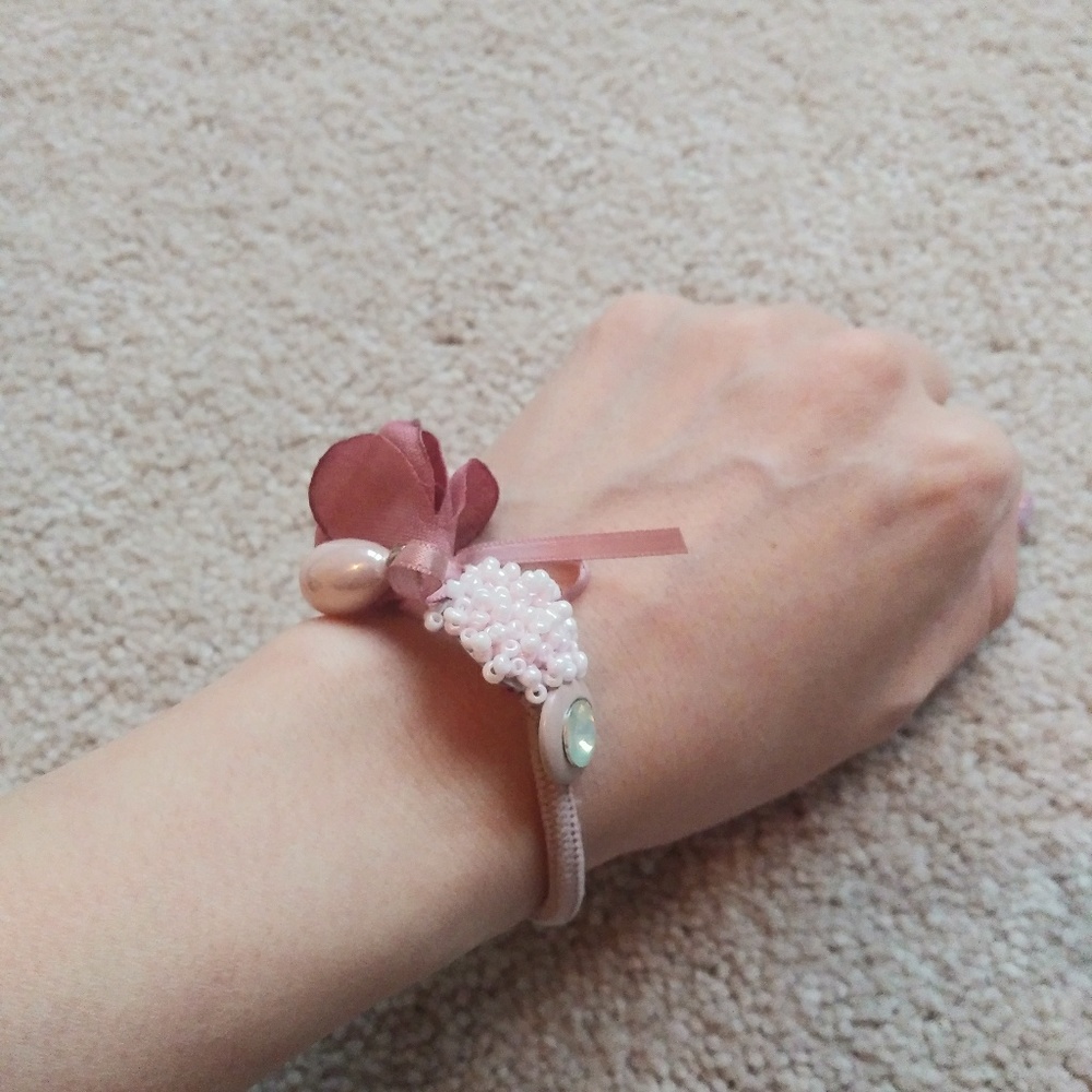 3 for 10) Hand made baby pink hair accessories.